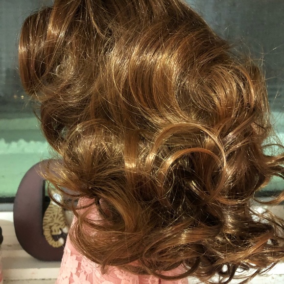 Beautiful Carmel Brown wig. NEW - Picture 2 of 4